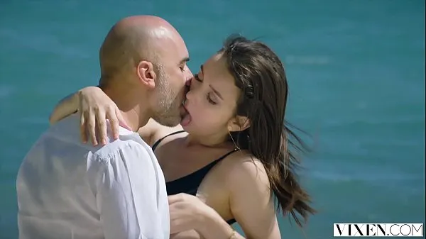 VIXEN Model Has Incredible Passionate Sex On The Beach Video baru yang besar
