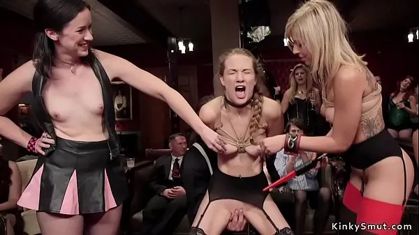 Blonde slut anal tormented at orgy party مقاطع فيديو جديدة كبيرة