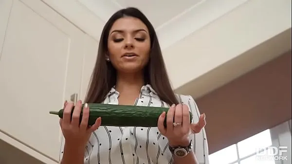 Veľké Cucumber Goes Deep nové videá