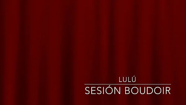 Stora Lulu presents her first film to XVIDEOS. Helped by the expertise of Lente Boudoir, She could feel more and nore relaxed so the last photos became really hot. Enjoy it nya videor