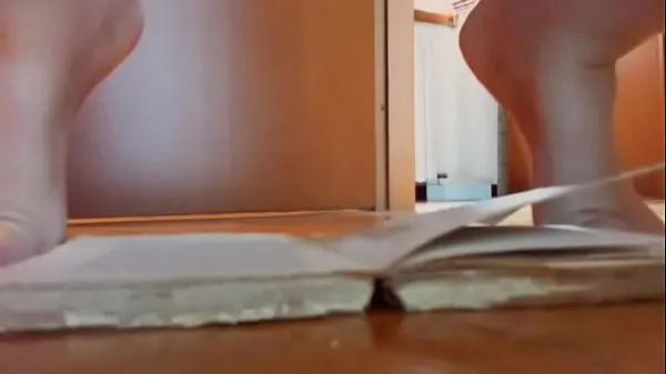 Velká This nun really blasphemous blasphemy and pisses on a prayer book nová videa