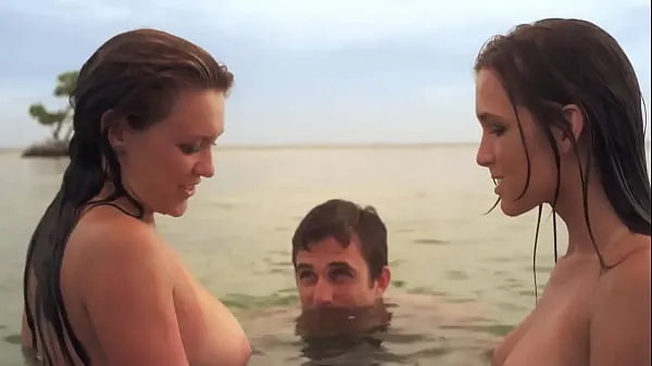 بڑے 2 Headed Shark 2 Topless Bikini Girls نئے ویڈیوز
