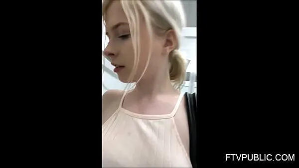 Veľké Teen masturbates in public changing room nové videá
