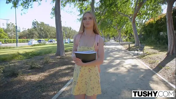 Veliki TUSHY Thin Blonde Student Has Unforgettable First Anal Experience novi videoposnetki