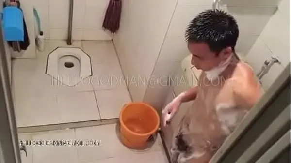Isoja Adult Chinese man taking a shower uutta videota
