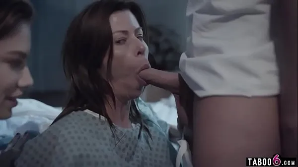 Grandes Huge boobs troubled MILF in a 3some with hospital staff novos vídeos