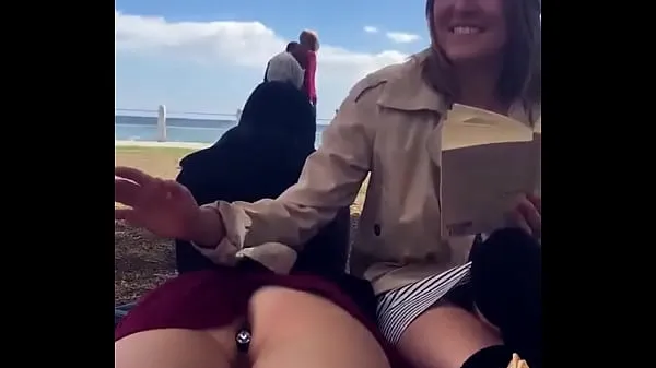 On the beach Video baru yang besar