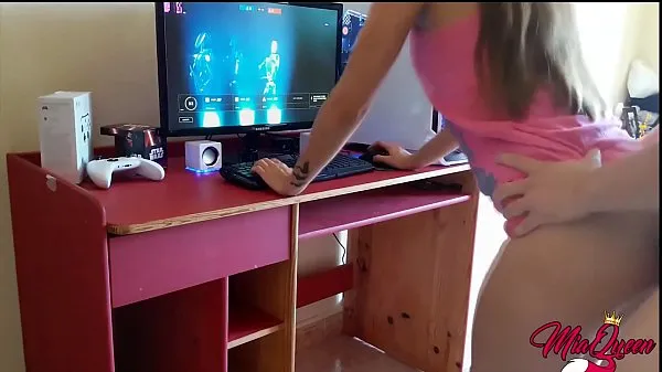 Duże Amateur Gamer Girl fucked while plays Star Wars BF2 - Amateur Sex nowe filmy