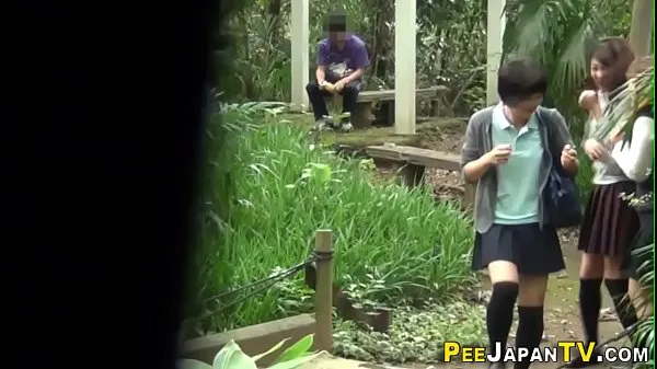 Teen asians pee outdoors and get spied on Video baru yang besar