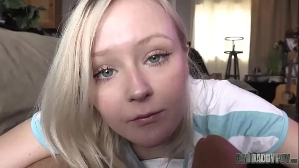 Veliki PETITE BLONDE TEEN GETS FUCKED BY HER - Featuring: Natalia Queen novi videoposnetki
