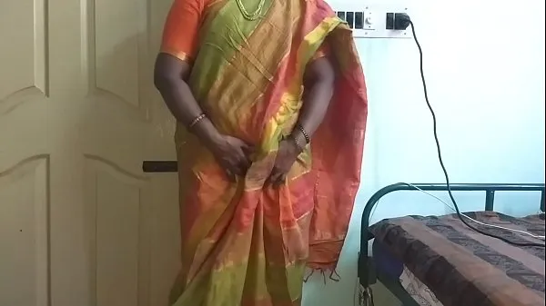 Grote Indian desi maid to show her natural tits to home owner nieuwe video's