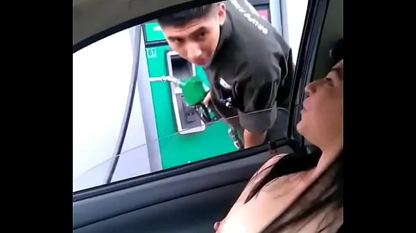 Veľké Loading gasoline Alexxxa Milf whore with her tits from outside nové videá