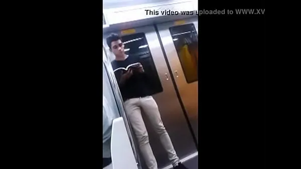 Grote Hung guy in metro nieuwe video's