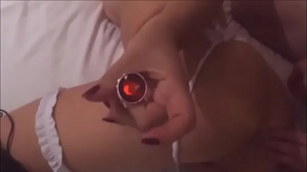 Veľké My young wife asked for a plug in her ass not to feel too much pain while her black friend fucks her - real amateur - complete in red nové videá
