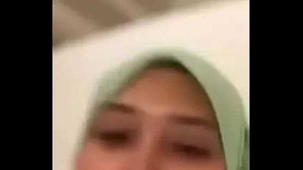Green tudung malay blowjob with sex in hotel Video baru yang besar