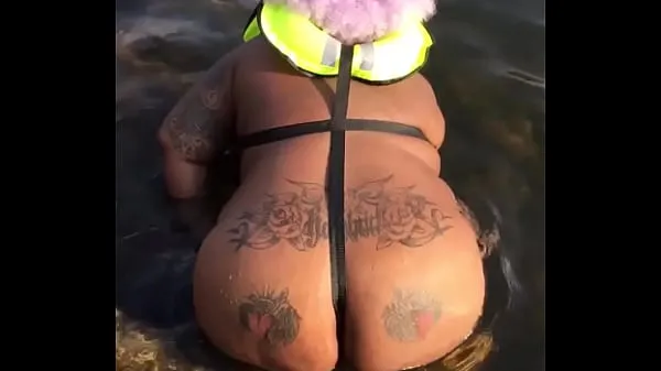 大きなHazelnut Big Ole Ass In A Big Ass Lake新しい動画