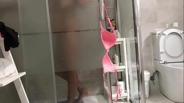 Grote sister in law spied in the shower nieuwe video's