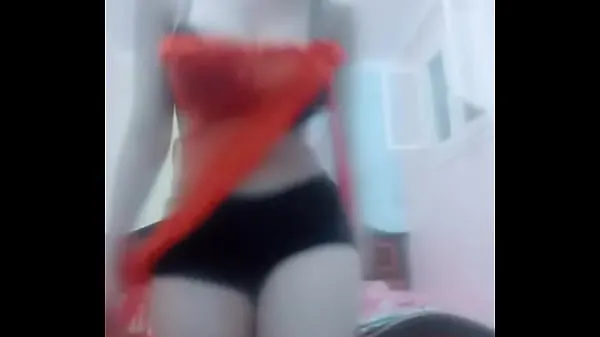 Grote Exclusive dancing a married slut dancing for her lover The rest of her videos are on the YouTube channel below the video in the telegram group @ HASRY6 nieuwe video's