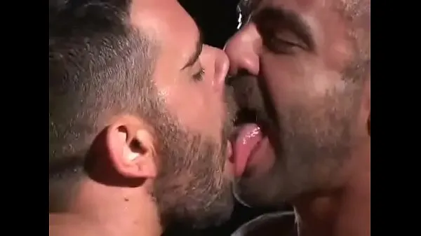 Velká The hottest fucking slurrpy spit kissing ever seen - EduBoxer & ManuMaltes nová videa