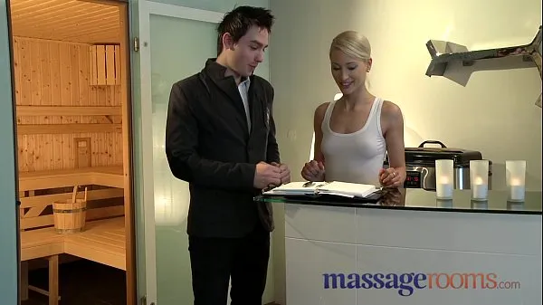 Veliki Massage Rooms Uma rims guy before squirting and pleasuring another novi videoposnetki