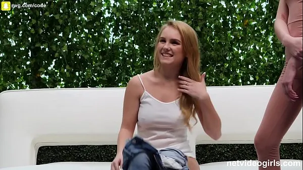 Veľké Teens With Perfect Bodies Have Incredible Threesome nové videá