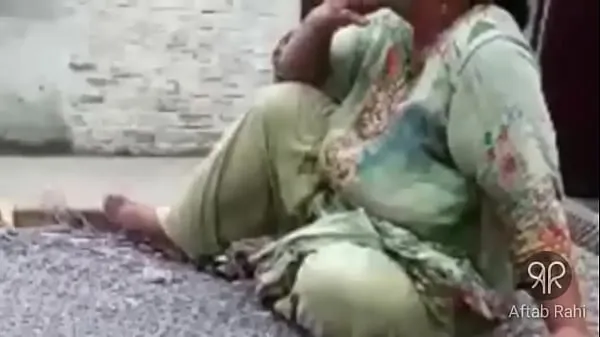 Grote Desi Hot Pakistani Aunty Smoking nieuwe video's