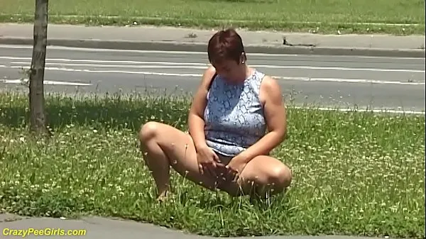 redhead bbw milf peeing in public مقاطع فيديو جديدة كبيرة
