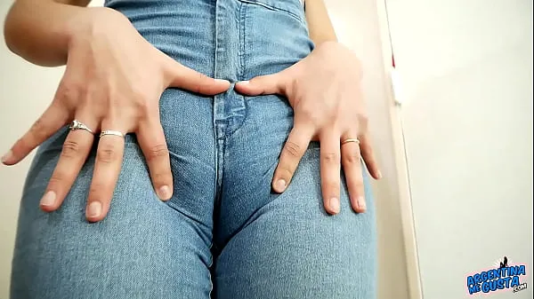 Grote INCREDIBLE Teen BUTT in Very Tight Denim & Perfect Cameltoe nieuwe video's