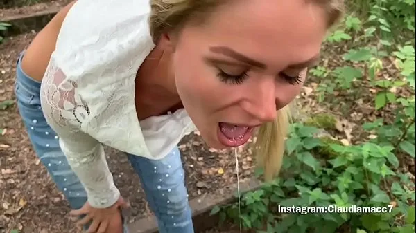 Grote Blowjob and fucking in the forest nieuwe video's