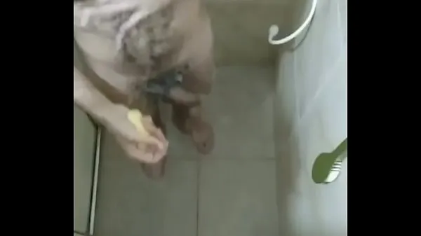 Μεγάλα Hairy man caught taking shower by a hidden cam νέα βίντεο