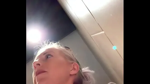 Isoja Horny in the restaurant! Fingered on the toilet to orgasm uutta videota