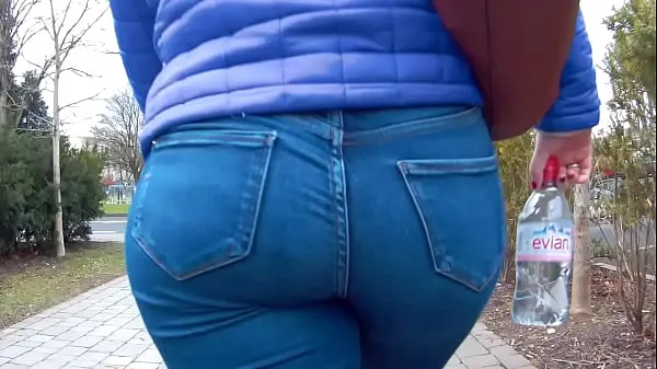 Candid big ass blonde in tight jeans Video mới lớn