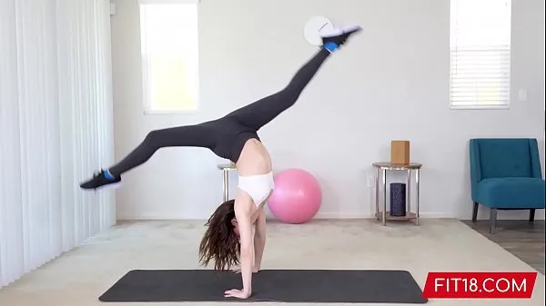 बड़े FIT18 - Aliya Brynn - 50kg - Casting Flexible and Horny Petite Dancer नए वीडियो
