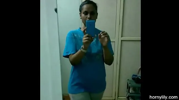 Veliki Indian Girl Changing Her Sports Wear After Gym Homemade novi videoposnetki