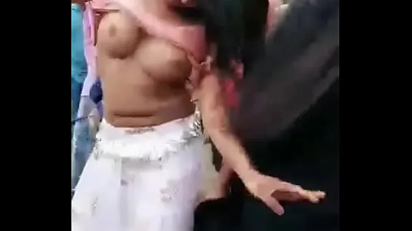 HOT INDIAN STREET DANCE AND BOOBS EXPOSING Video baharu besar