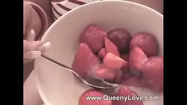 Queeny- Strawberry Video baru yang besar