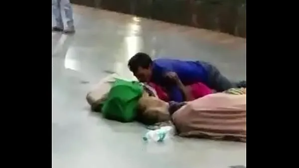 Grote Desi couple having sex in public nieuwe video's