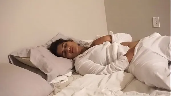 Alone Aunty playing in bed Cums many times - Maya Video baru yang besar