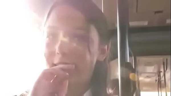 Grote Girl stripped naked and fucked in public bus nieuwe video's