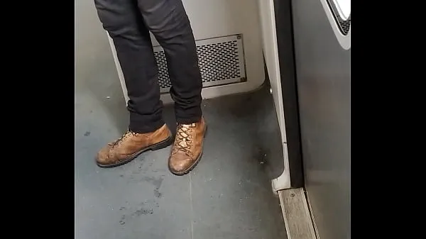 Grote hard-on in the subway nieuwe video's