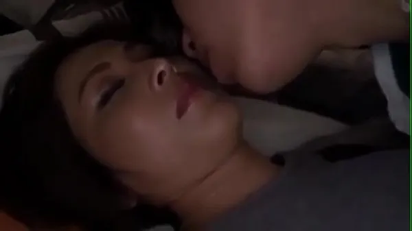 Grote Japanese Got Fucked by Her Boy While She Was s nieuwe video's