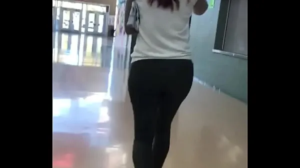 Thicc candid teacher walking around school Video baru yang besar