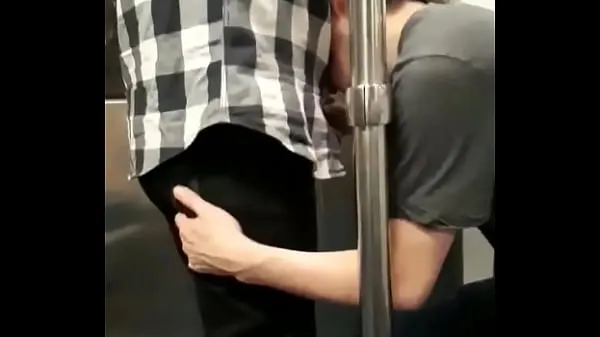 Grote boy sucking cock in the subway nieuwe video's