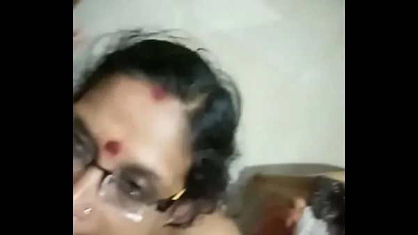 Old. Age aunty enjoing Video mới lớn