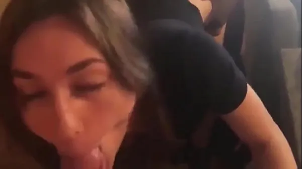 Grote Amateur Italian slut takes two cocks nieuwe video's