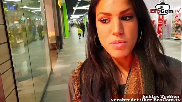 대규모 German amateur latina teen public pick up in shoppingcenter and POV fuck with huge cum loads개의 새 동영상