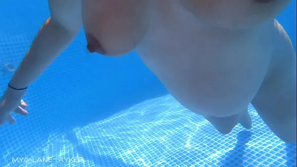 Store Fucked in an Outdoors Pool while Pregnant nye videoer