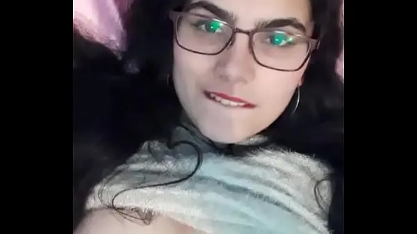 Grote Nymphet little bitch showing her breasts nieuwe video's