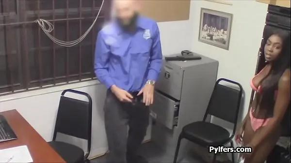 Veľké Ebony thief punished in the back office by the horny security guard nové videá