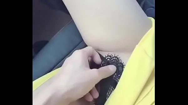 Nagy Horny girl squirting by boy friend in car új videók
